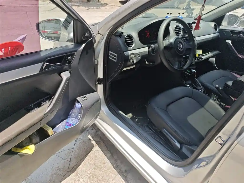 Volkswagen Jetta 2013 1.6L Automatic Comfort фото 13
