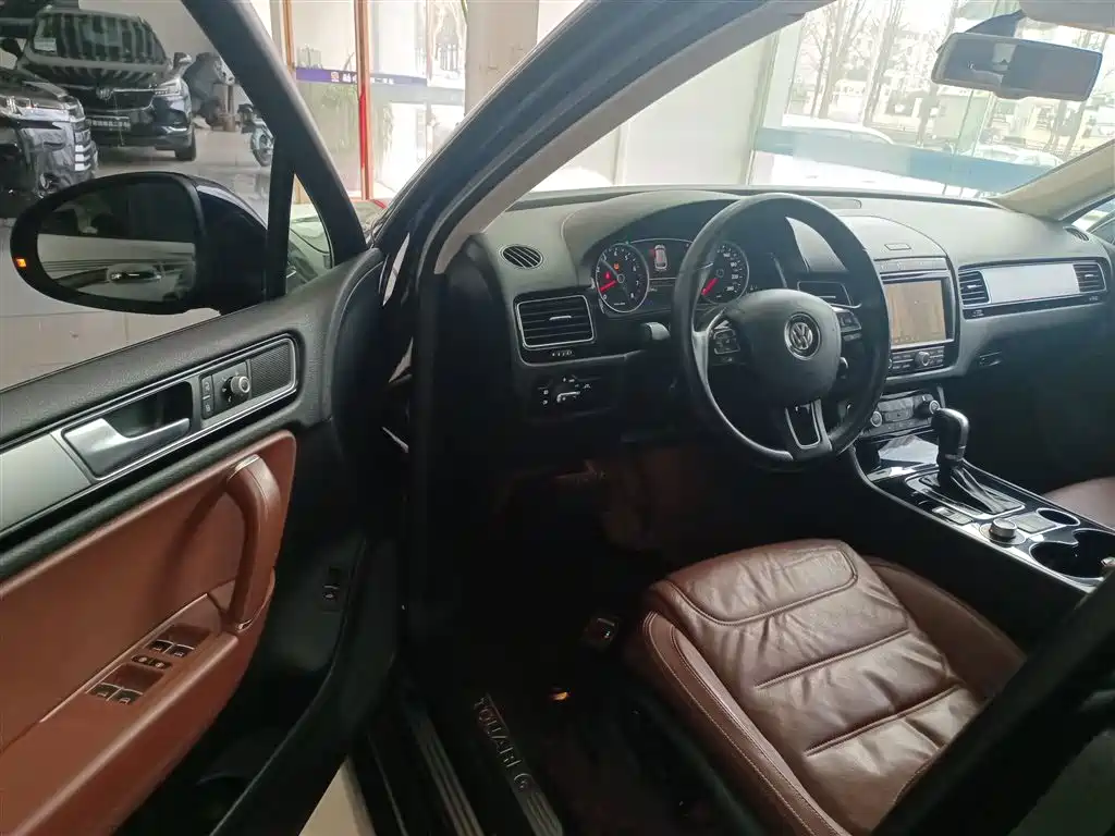 Volkswagen Touareg 2016 3.0TSI Glamour Edition фото 16