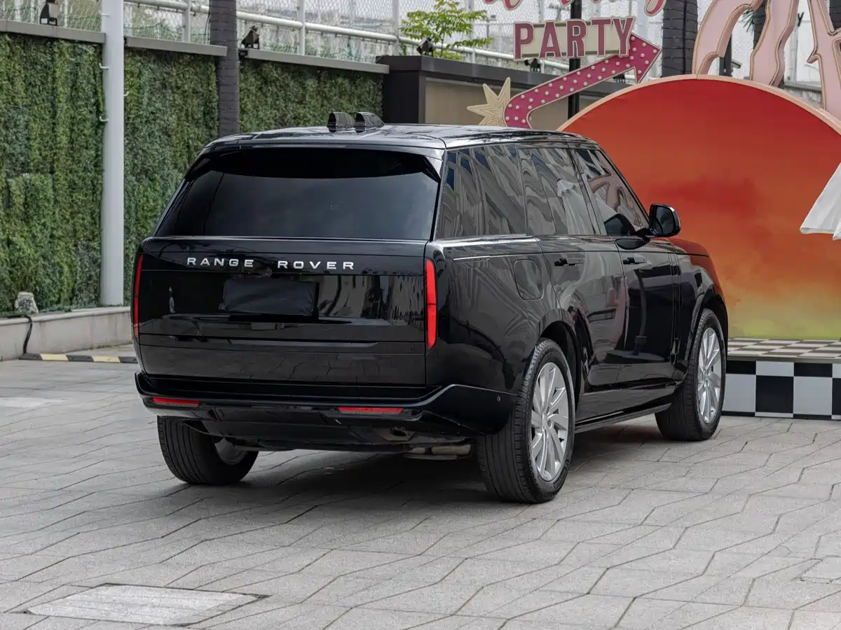 Land Rover Range Rover 2023 3.0 L6 360PS Golden Age Edition фото 7
