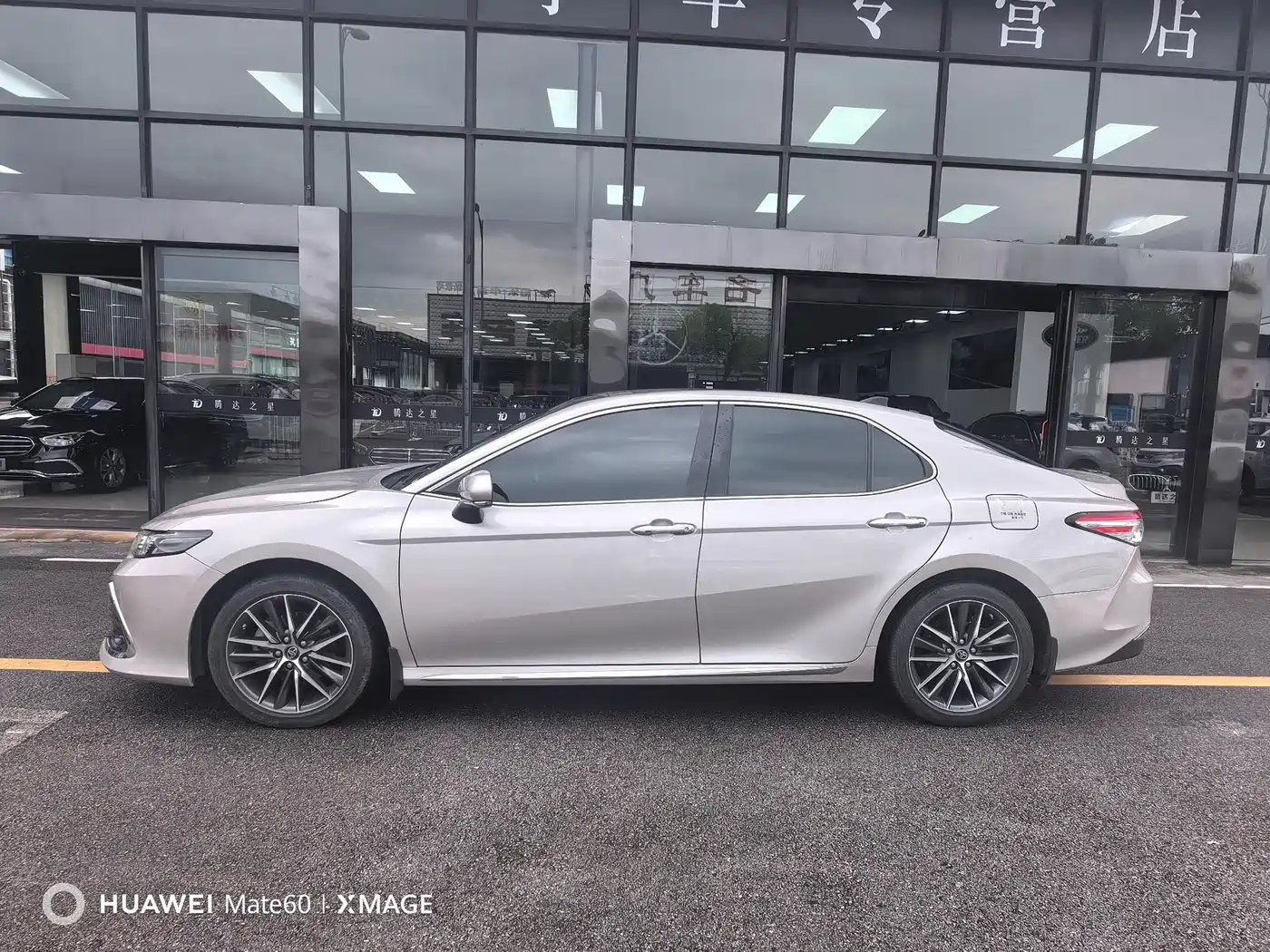 Toyota Camry 2023 2.5G Luxury Edition фото 2