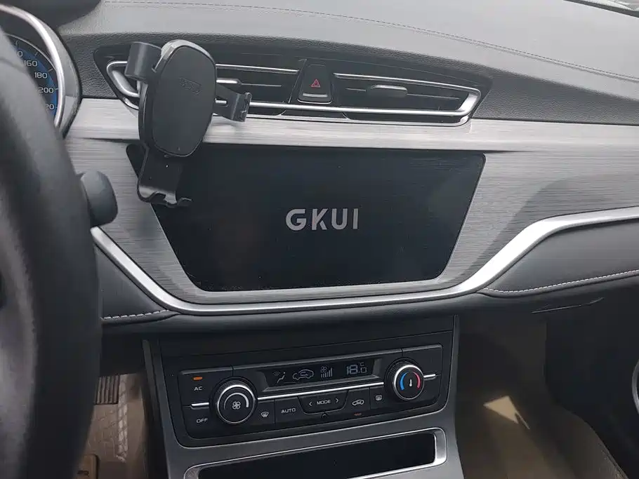 Фото 13 - Geely Emgrand