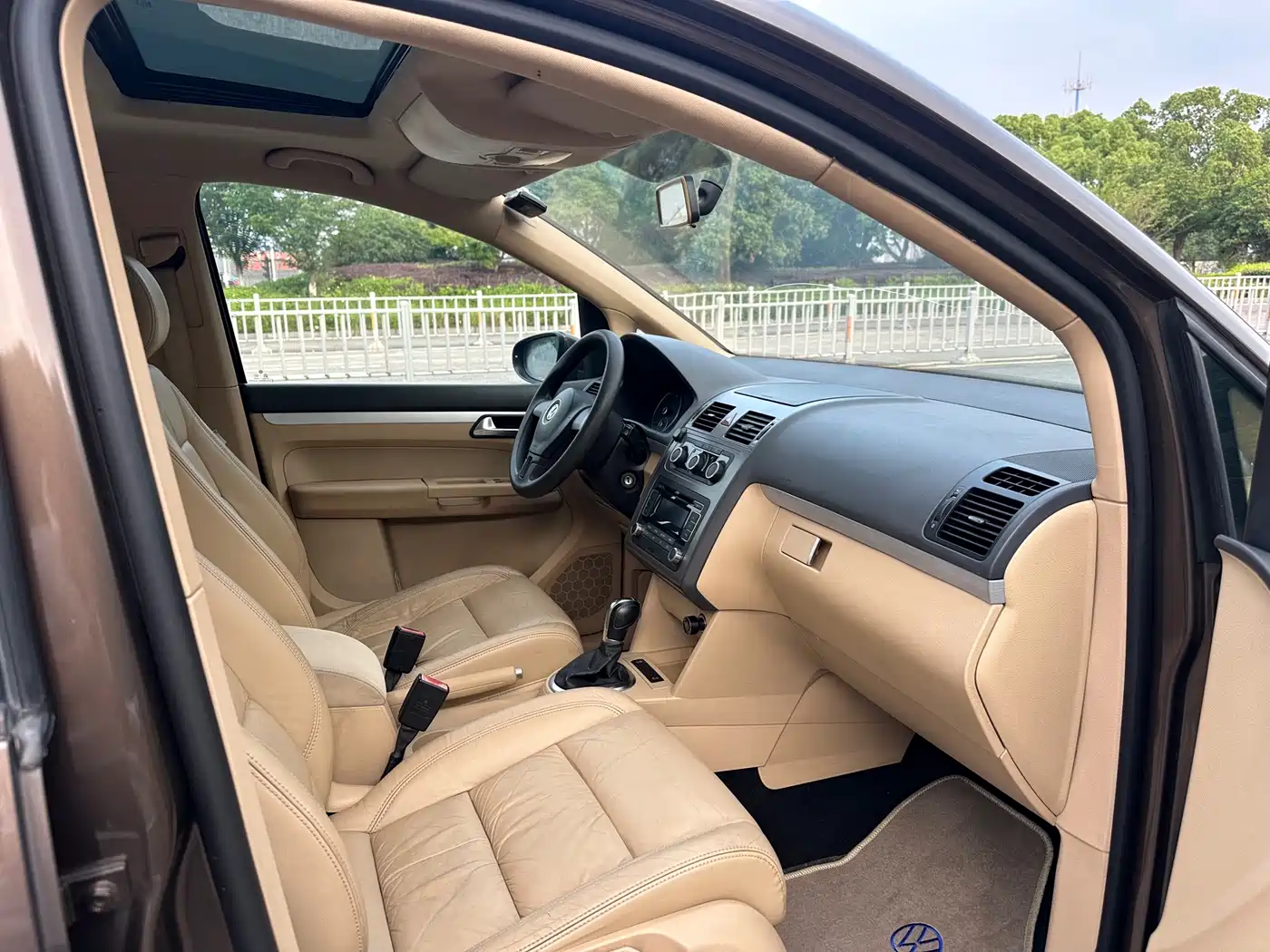 Volkswagen Touran 2011 1.4T DSG Intelligent Elite 5-seater фото 15