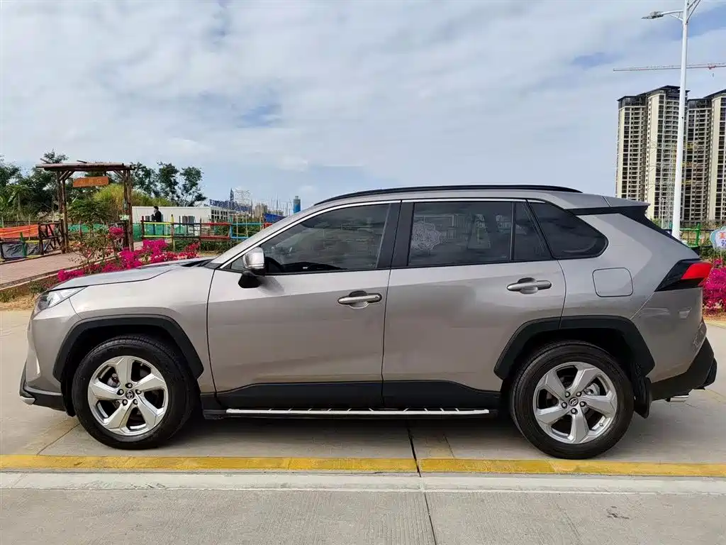 Toyota RAV4 Rongfang 2020 2.0L CVT 2WD Fashion PLUS фото 4