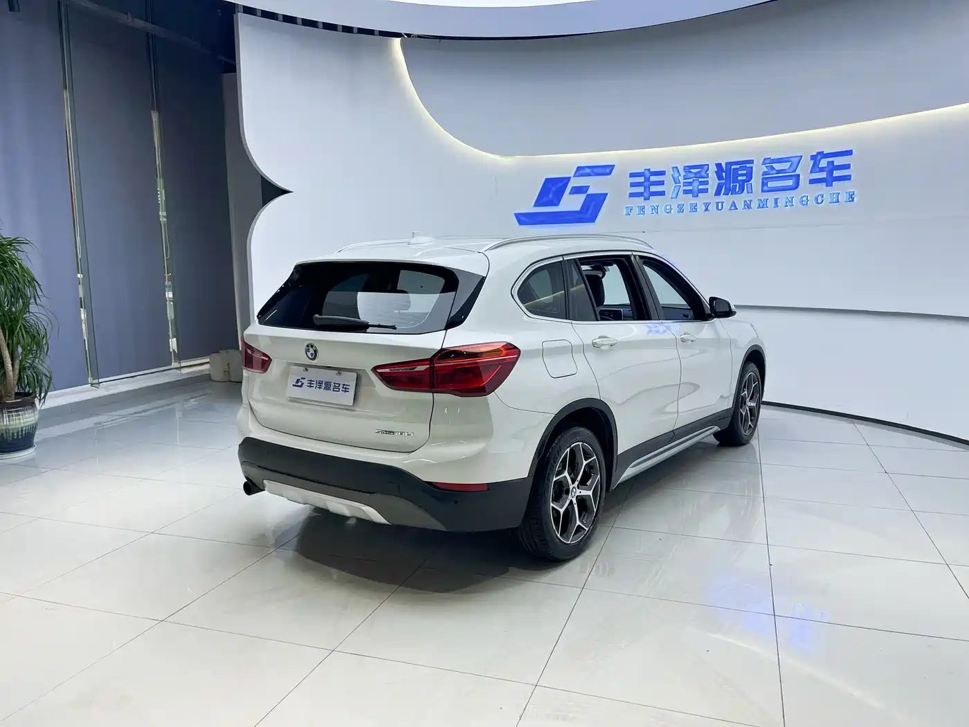 BMW X1 2019 sDrive18Li Fashion Model фото 4