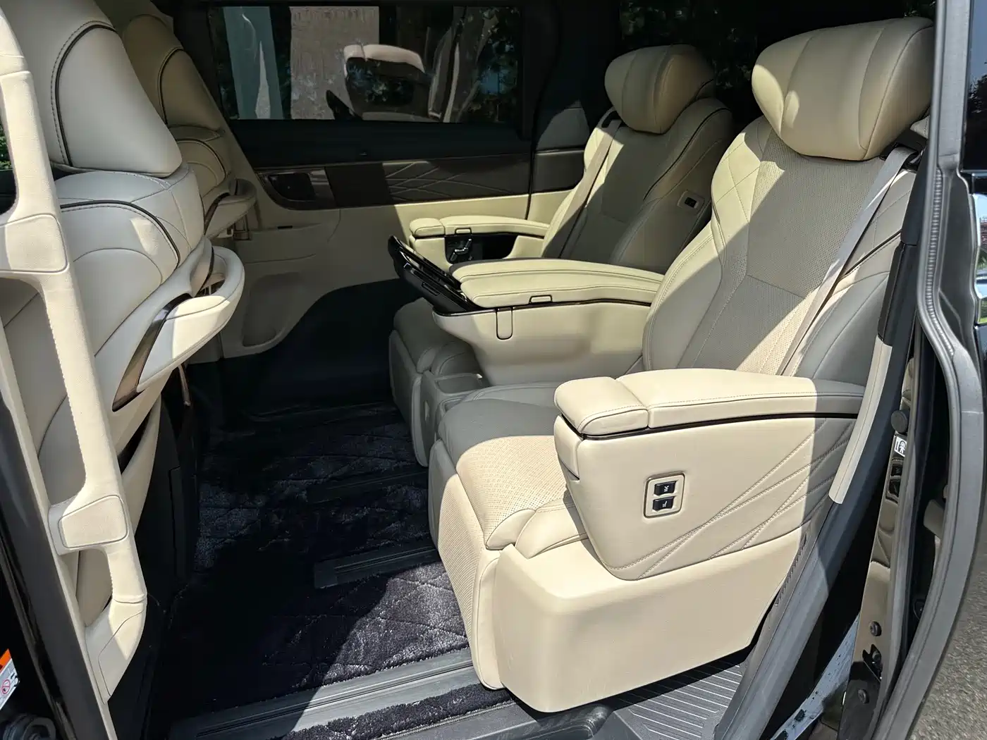 Toyota Vellfire 2024 Crown Hybrid 2.5L Executive Premium Edition фото 5