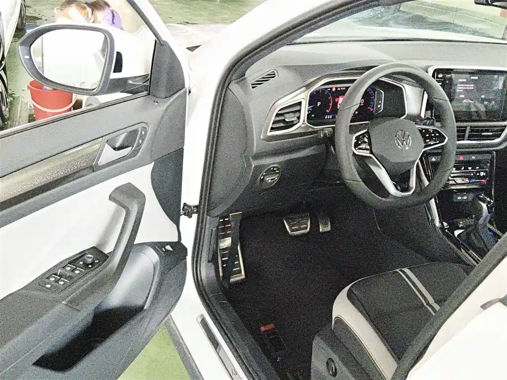 Volkswagen T-ROC 2025 Facelift 300TSI DSG 2WD Dawn Edition фото 12