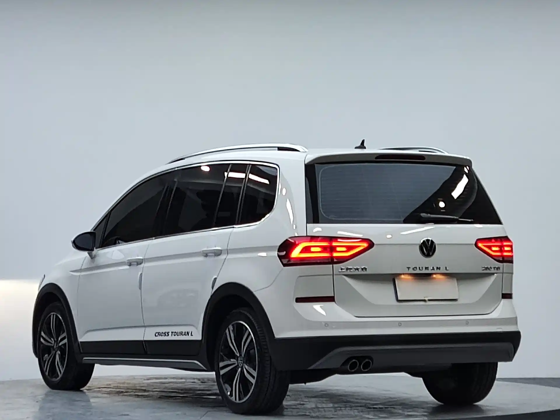 Photo 6 - Volkswagen Touran