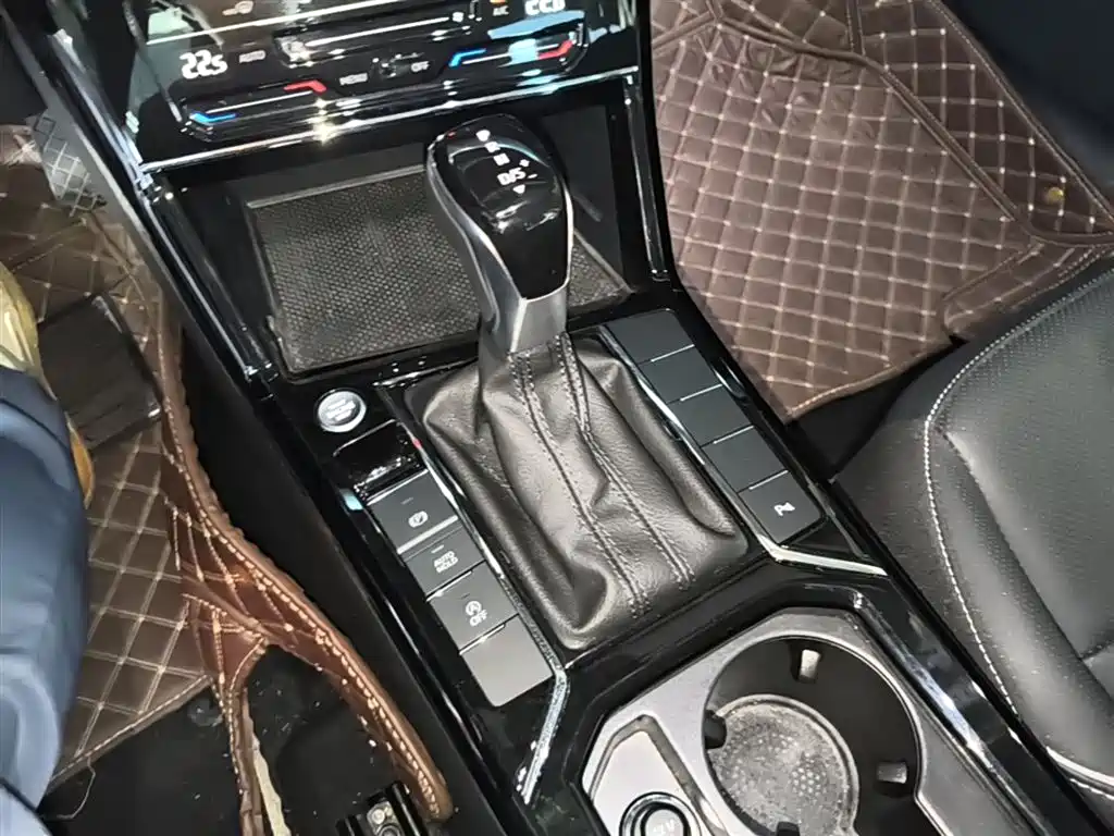 Volkswagen Passat 2024 330TSI Starlight Elite Edition фото 14