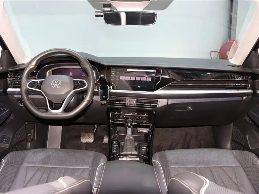 Volkswagen Passat 2023 Facelift 330TSI Luxury Edition фото 12