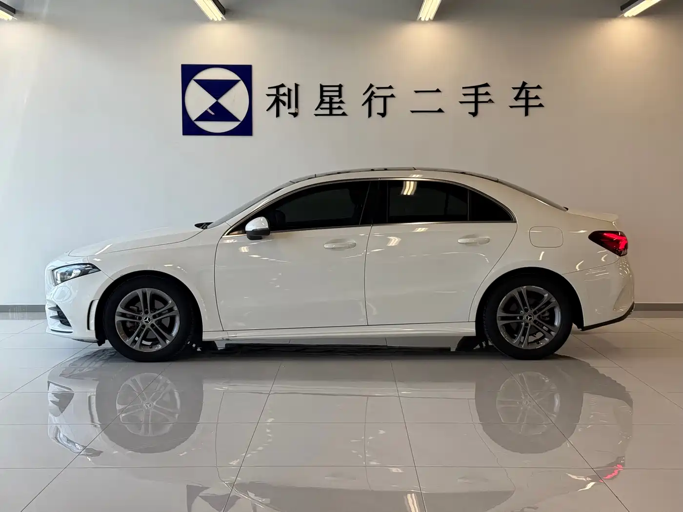 Mercedes-Benz A-Class 2022 A 180 L Sport Sedan фото 3
