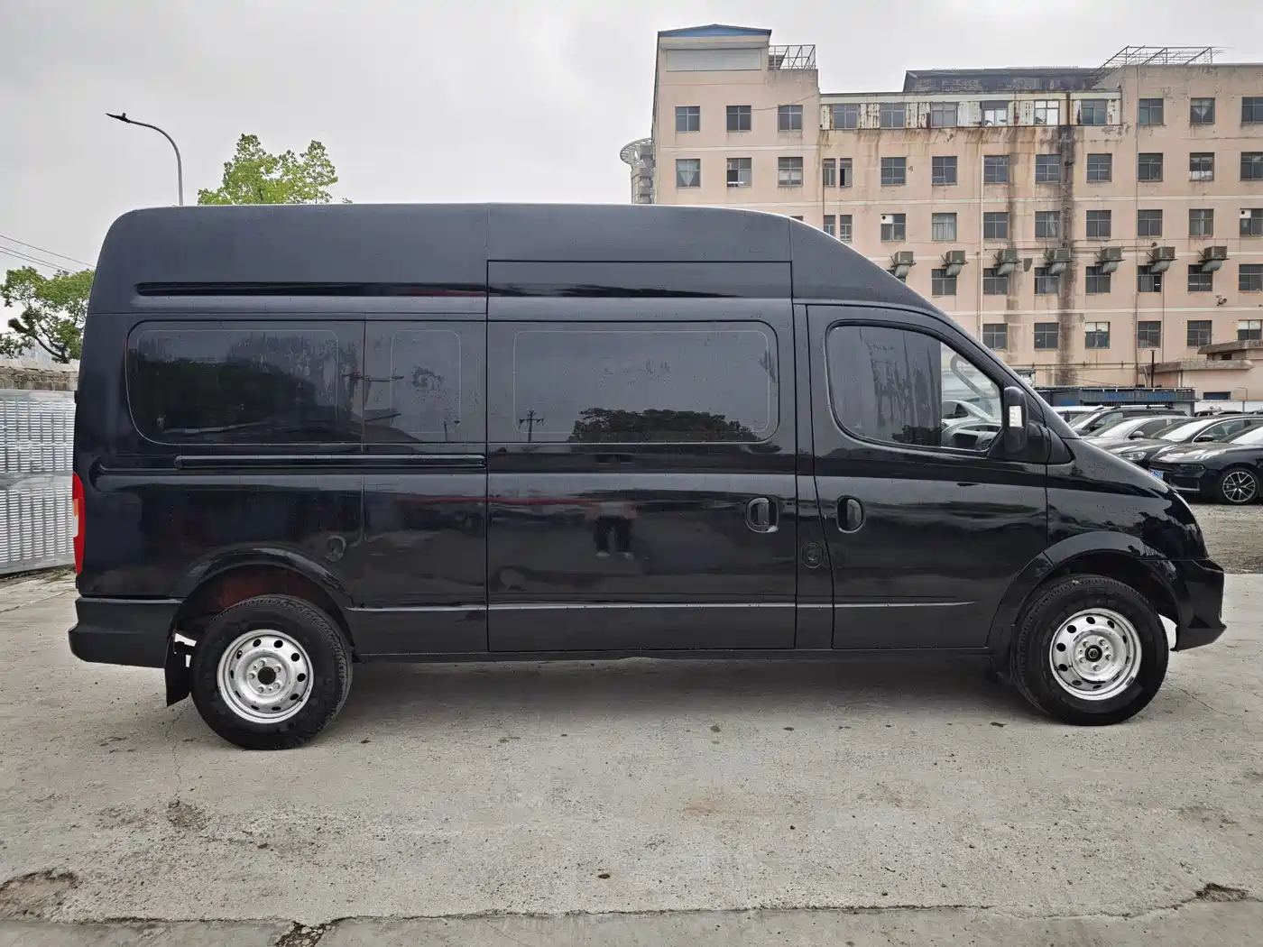 SAIC Maxus Xintu V80 2019 2.0T Plus AMT Aoyun Long Wheelbase Medium Roof 7-seater фото 4
