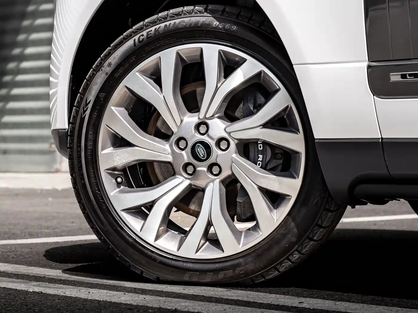 Land Rover Range Rover 2021 3.0 L6 Heritage Extended Classic Edition фото 4