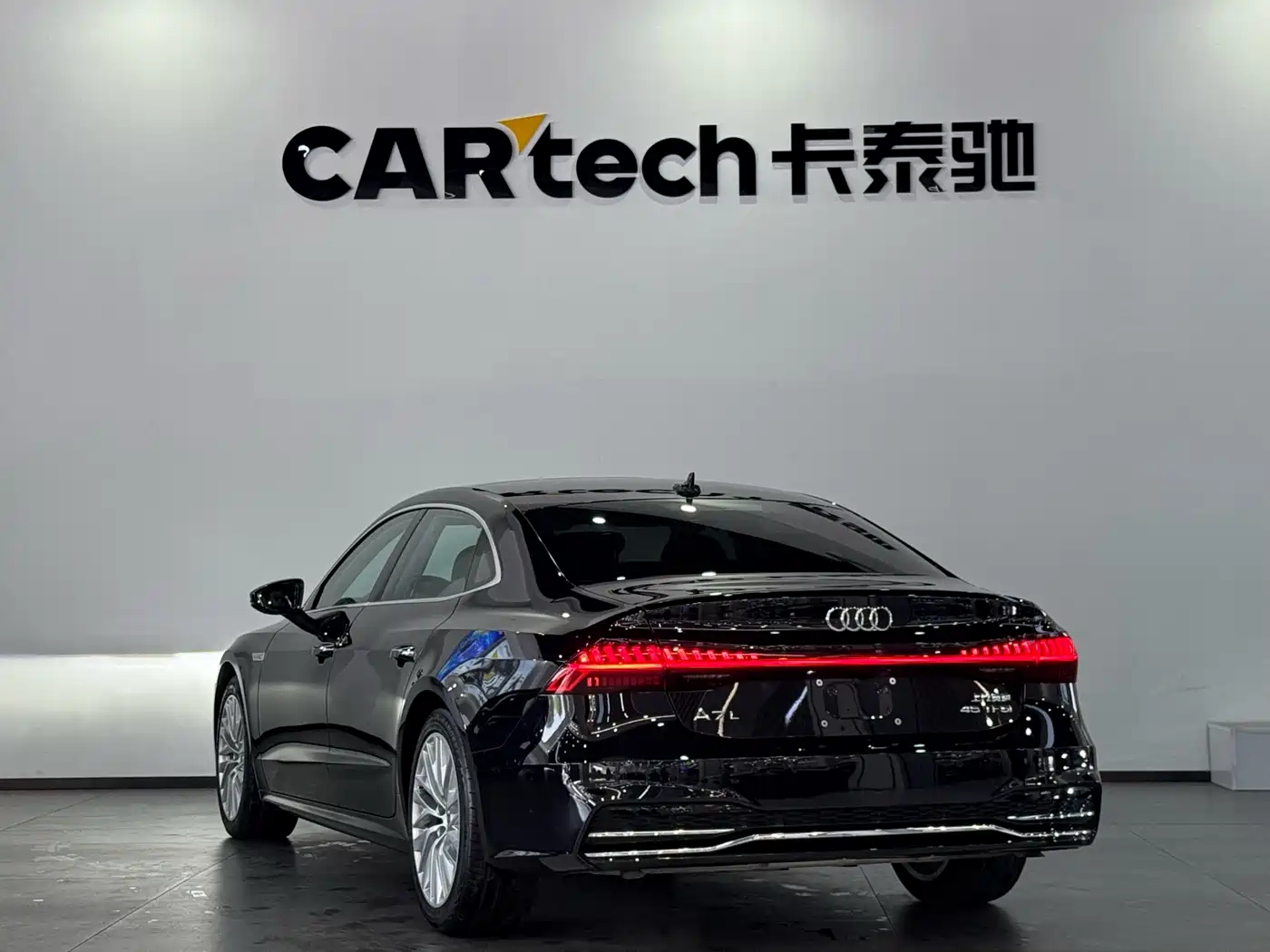 Audi A7L 2024 45TFSI S-line Dream Edition Crystal Package фото 25