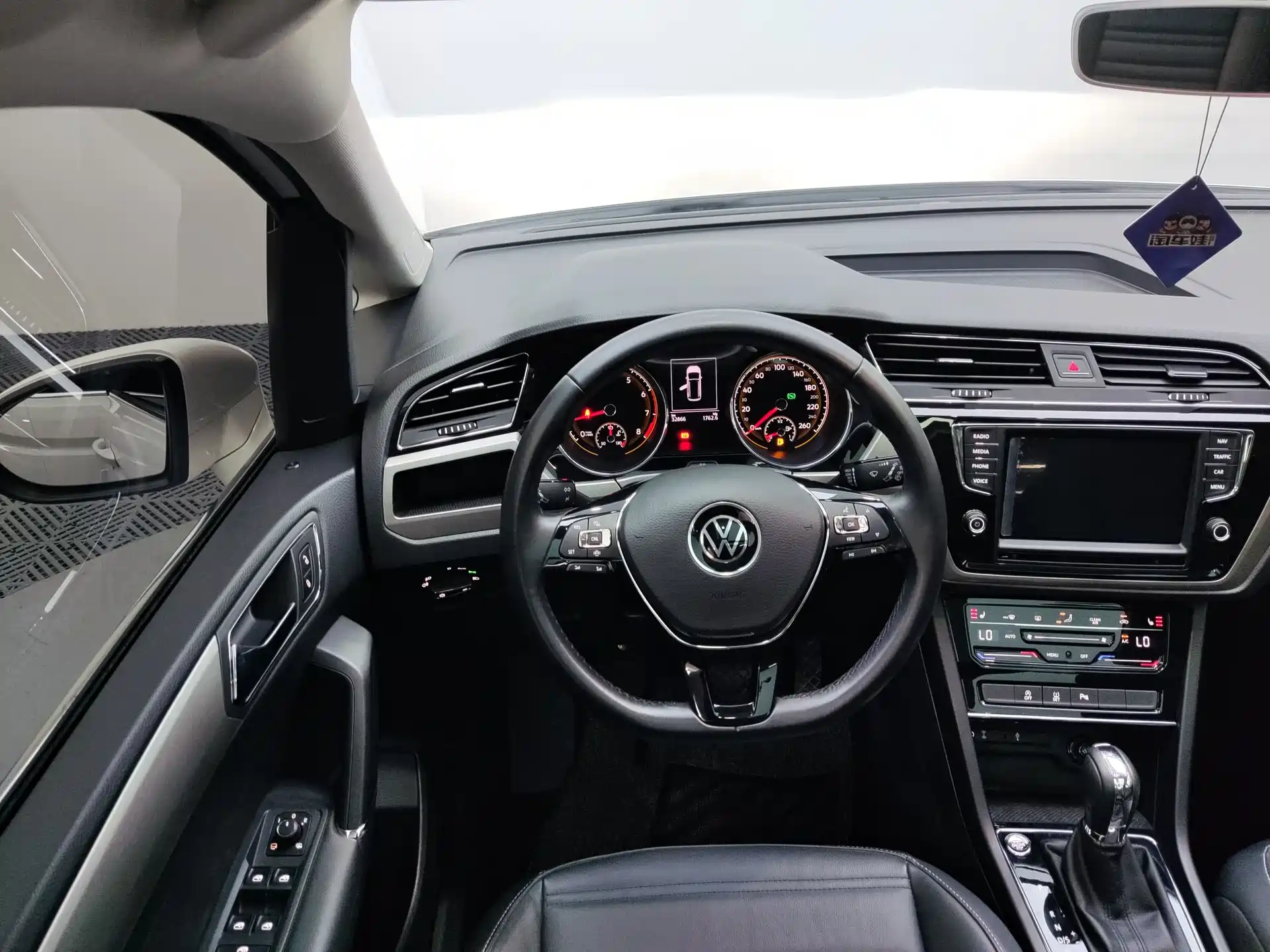 Photo 14 - Volkswagen Touran