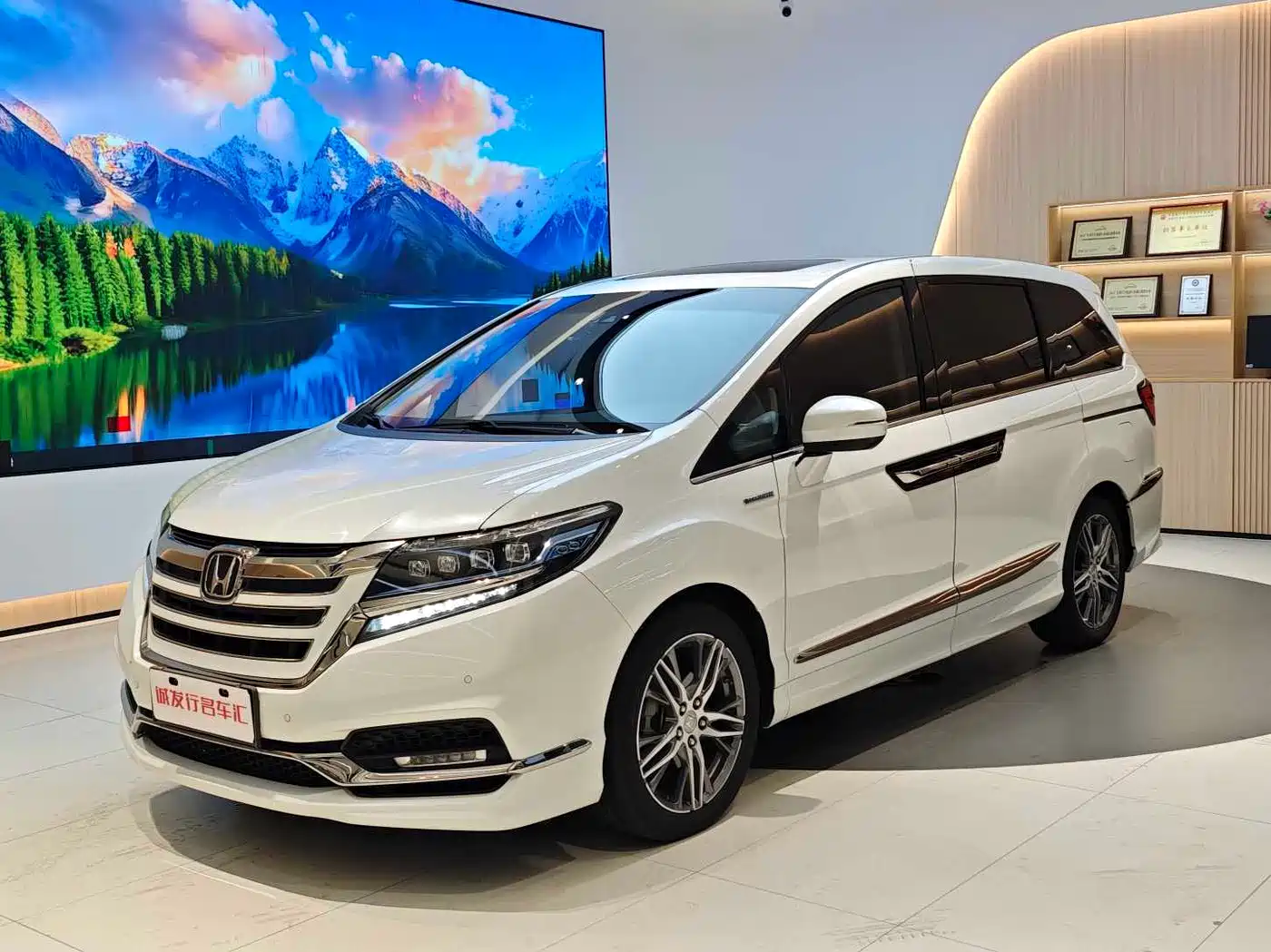 Honda Elysion 2019 2.0L Hybrid Luxury Edition