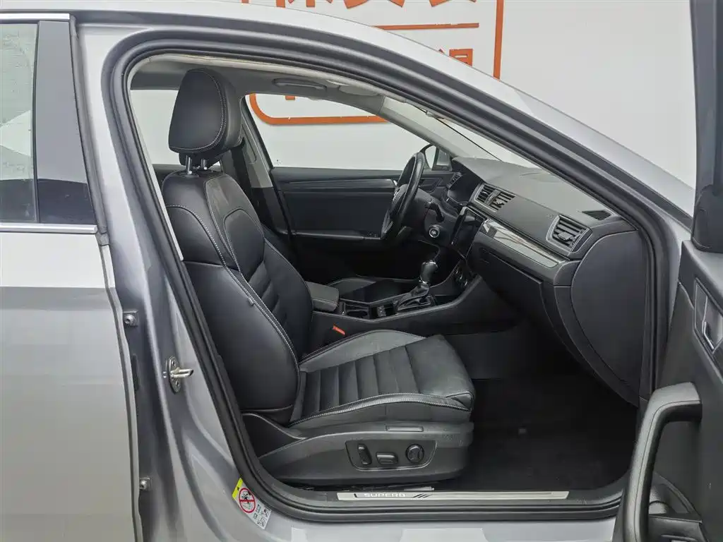 Škoda Superb 2018 TSI330 DSG Luxury Edition China V фото 23