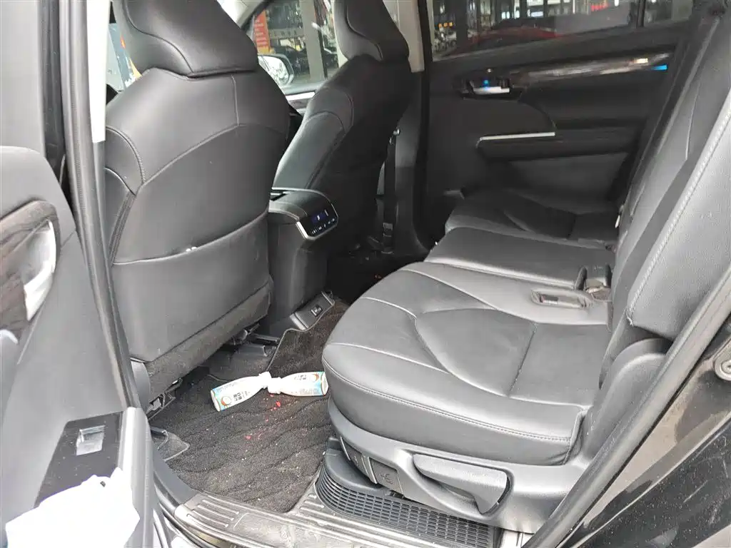 TOYOTA HIGHLANDER