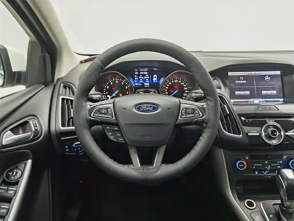 Ford Focus 2015 Hatchback EcoBoost 180 Automatic Sport фото 11