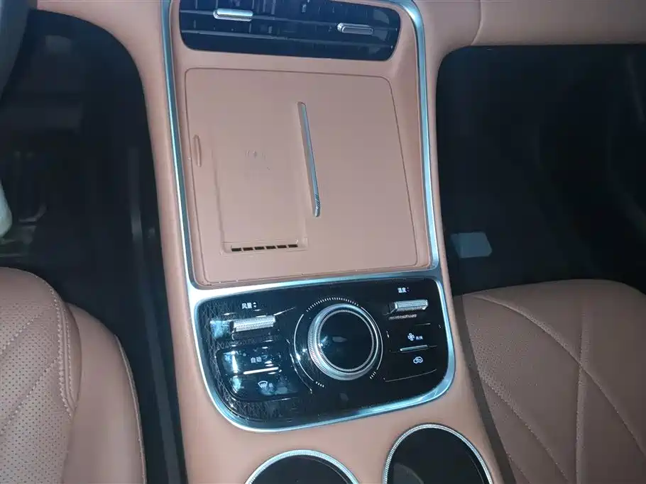 Geely Galaxy Galaxy L6 2025 EM-i 140km Starship Edition фото 16