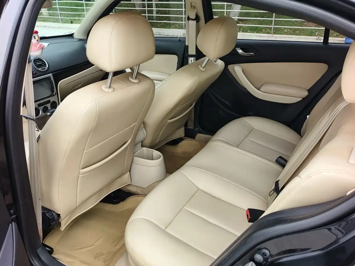 Volkswagen Lavida 2011 1.6L Automatic Leisure Edition фото 12