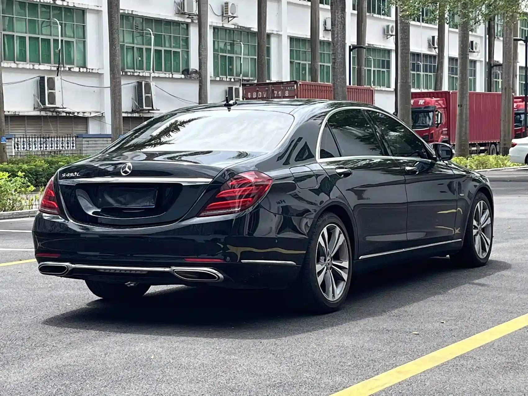 Фото 18 - Mercedes-Benz S-Class