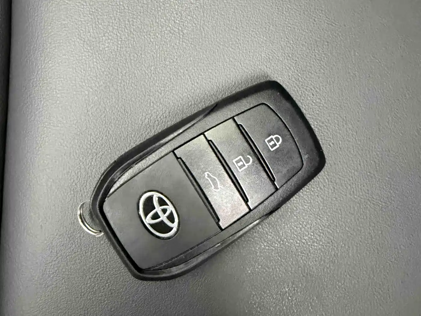 Toyota Camry 2026 Hybrid 2.0HE Elite Edition фото 9