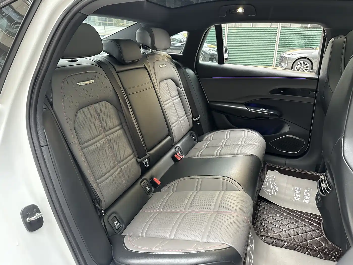 Hongqi EH7 2024 820 Pro Glory Edition фото 9