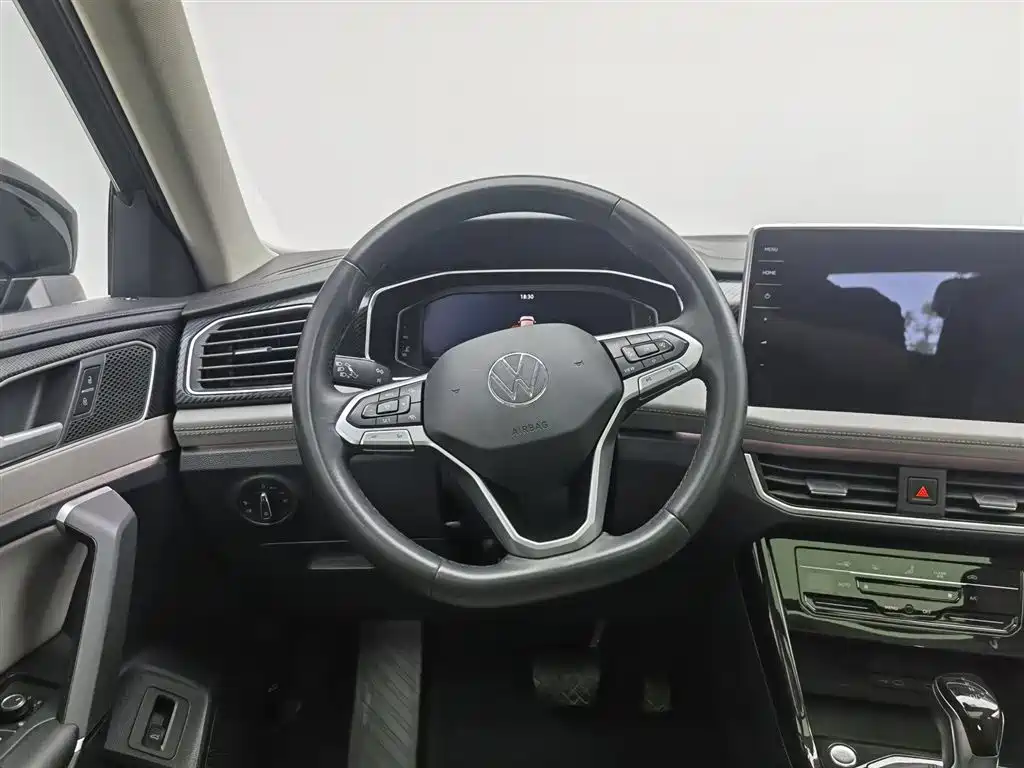 Volkswagen Tayron 2023 330TSI 2WD Luxury Plus Advanced Edition фото 11
