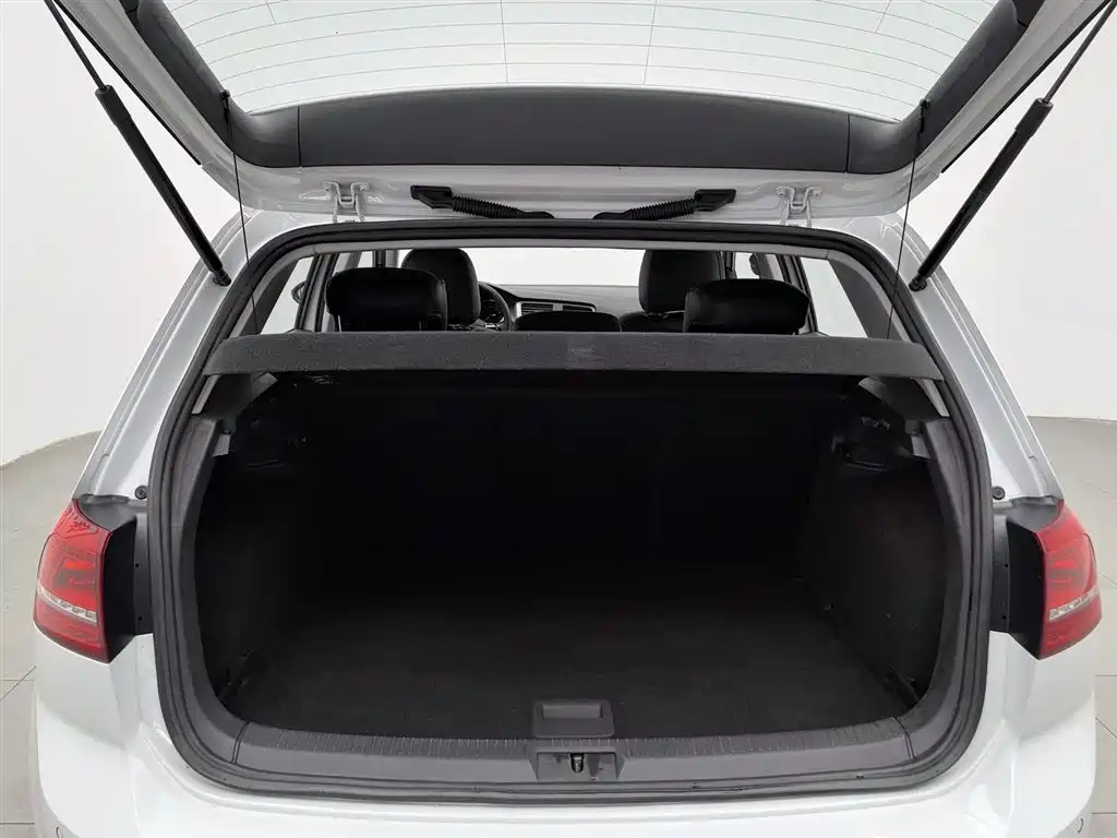 Volkswagen Golf 2015 1.6L Automatic Comfort фото 16