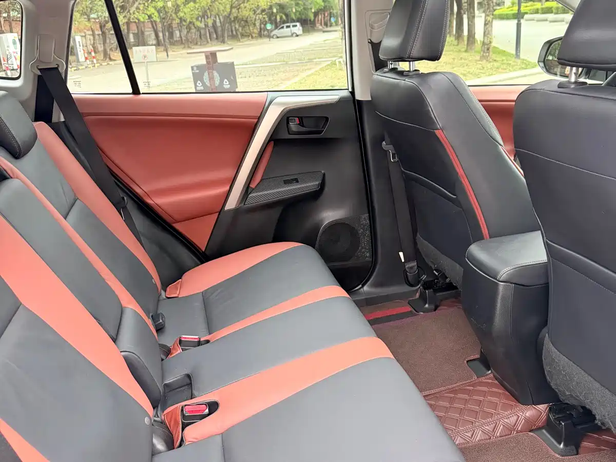 Toyota RAV4 Rongfang 2015 2.5L Automatic 4WD Elite Edition фото 8