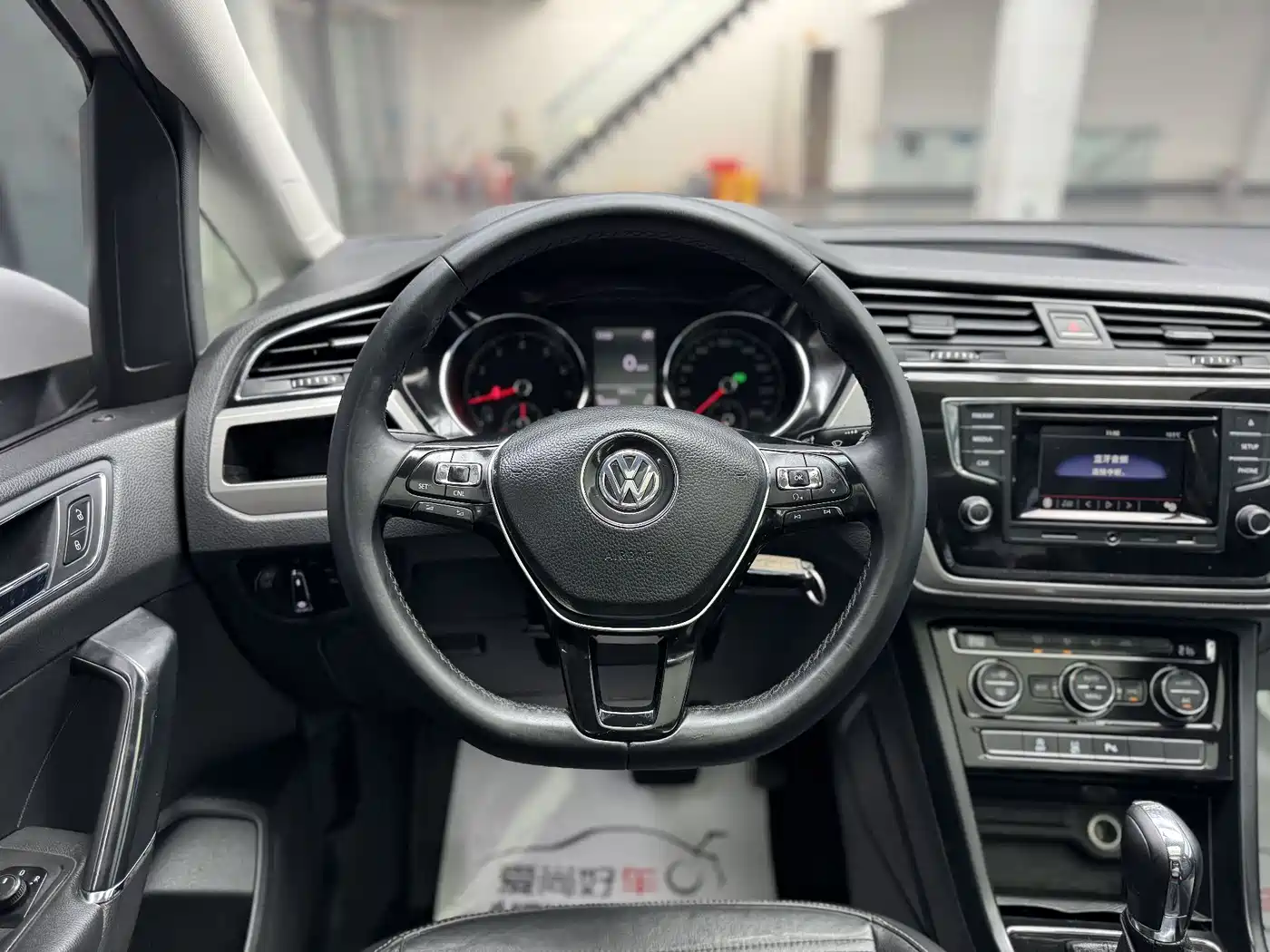 VOLKSWAGEN TOURAN