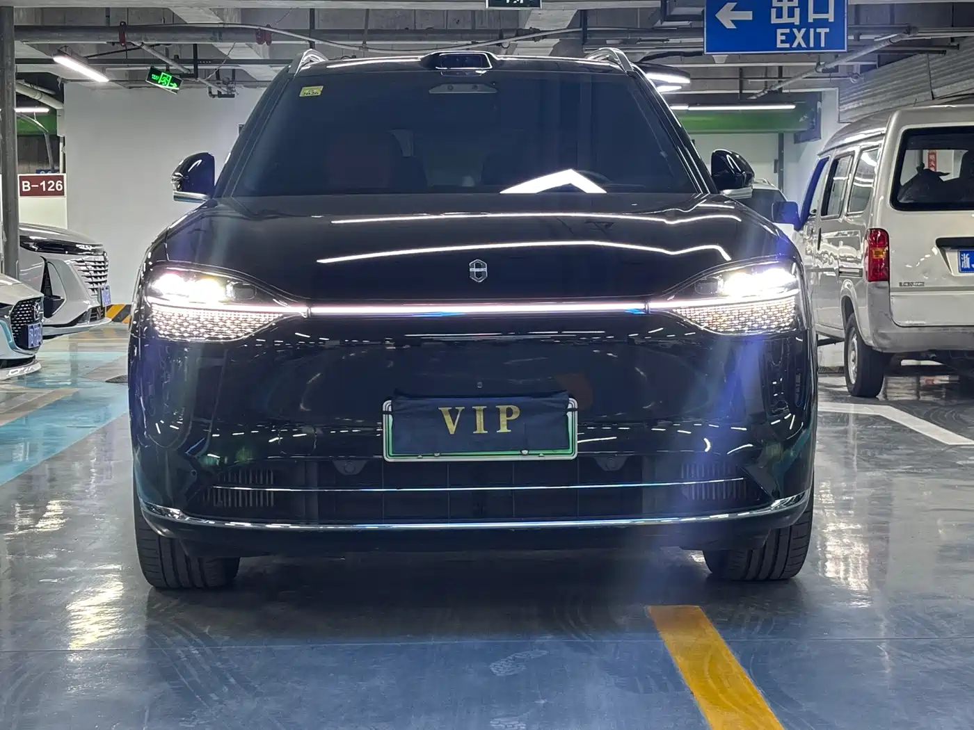 AITO Wenjie AITO M9 2024 Extended Range Ultra 42kWh 6-Seater фото 2