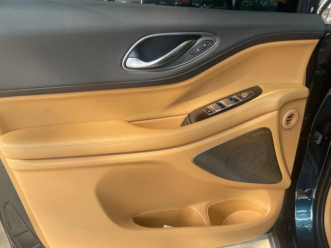 Voyah Auto Voyah Dreamer 2025 PHEV AWD Flagship Qian Kun Edition фото 17