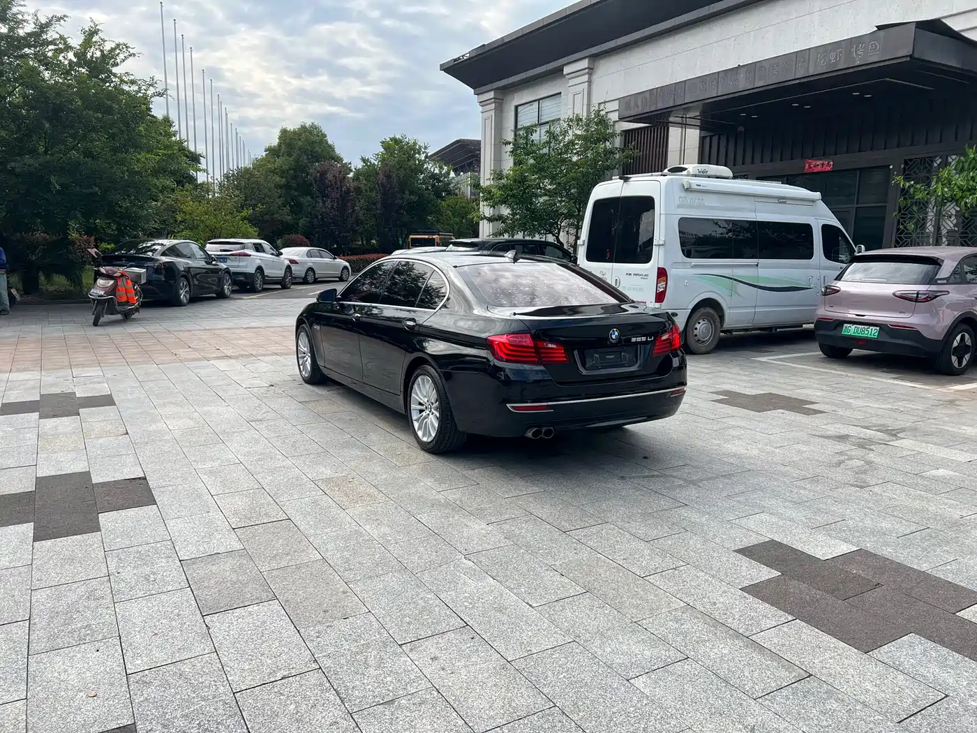 BMW 5 Series 2014 525Li Luxury Design Package фото 16