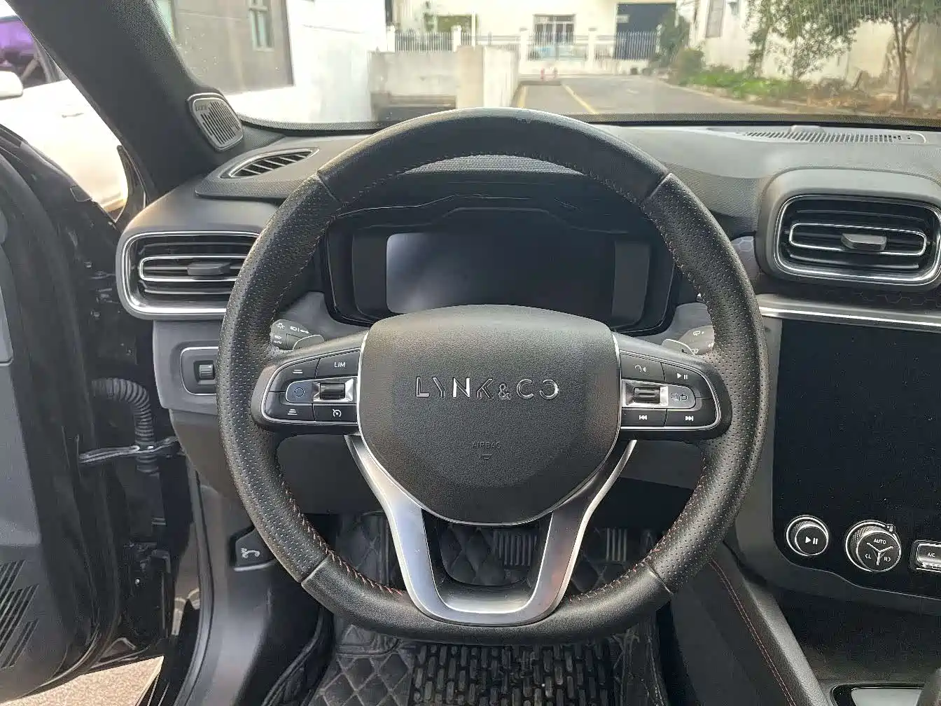 Lynk & Co 03 2018 1.5TD DCT Power Pro Version China V фото 21