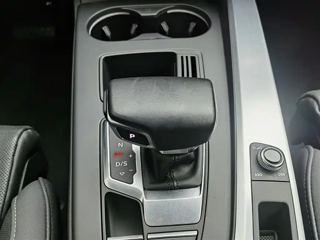 Audi A4L 2022 40 TFSI Fashion Dynamic фото 13