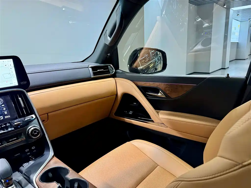 Lexus LX 2025 700h Boundary Edition фото 25