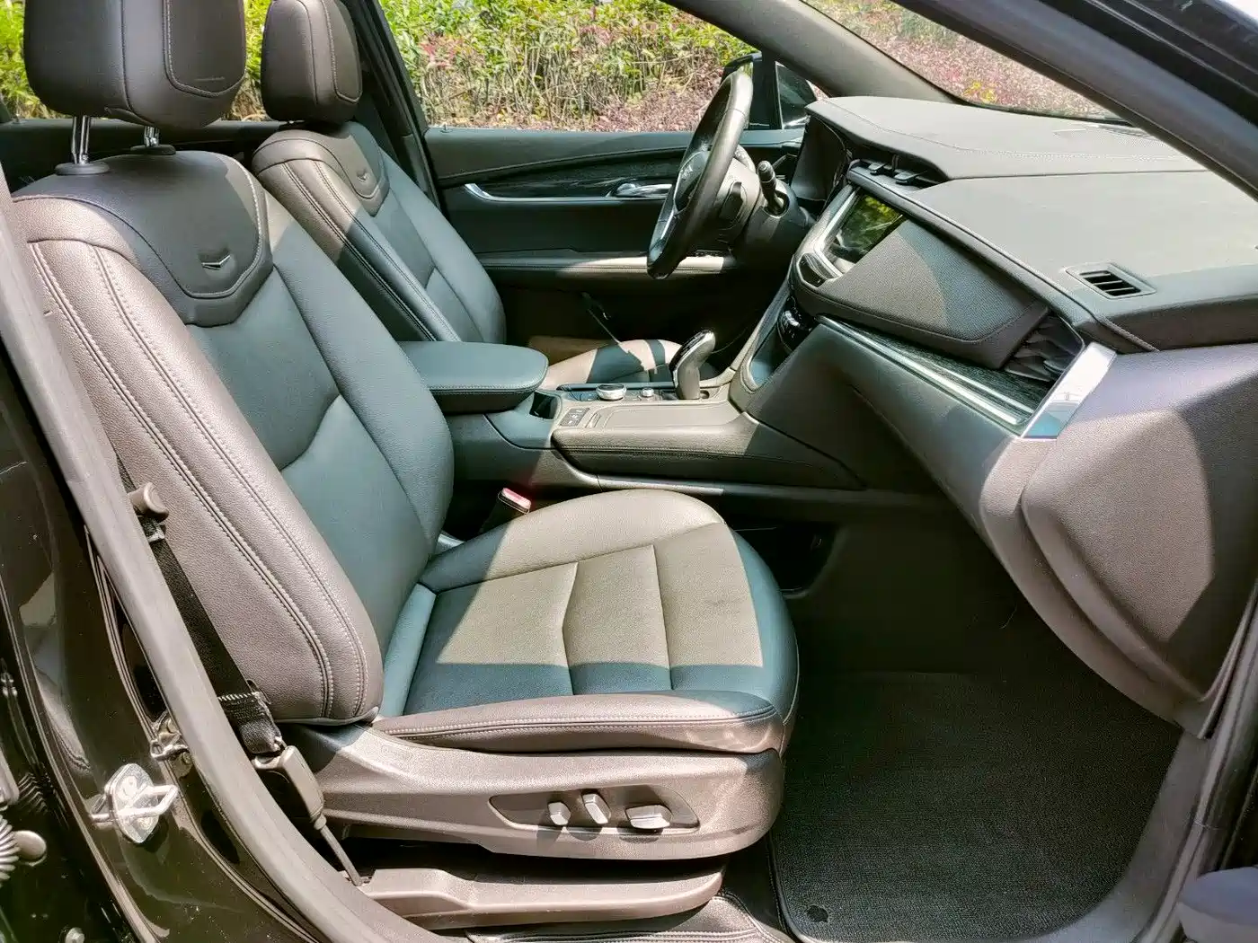 Cadillac XT5 2022 2.0T 2WD Luxury фото 30