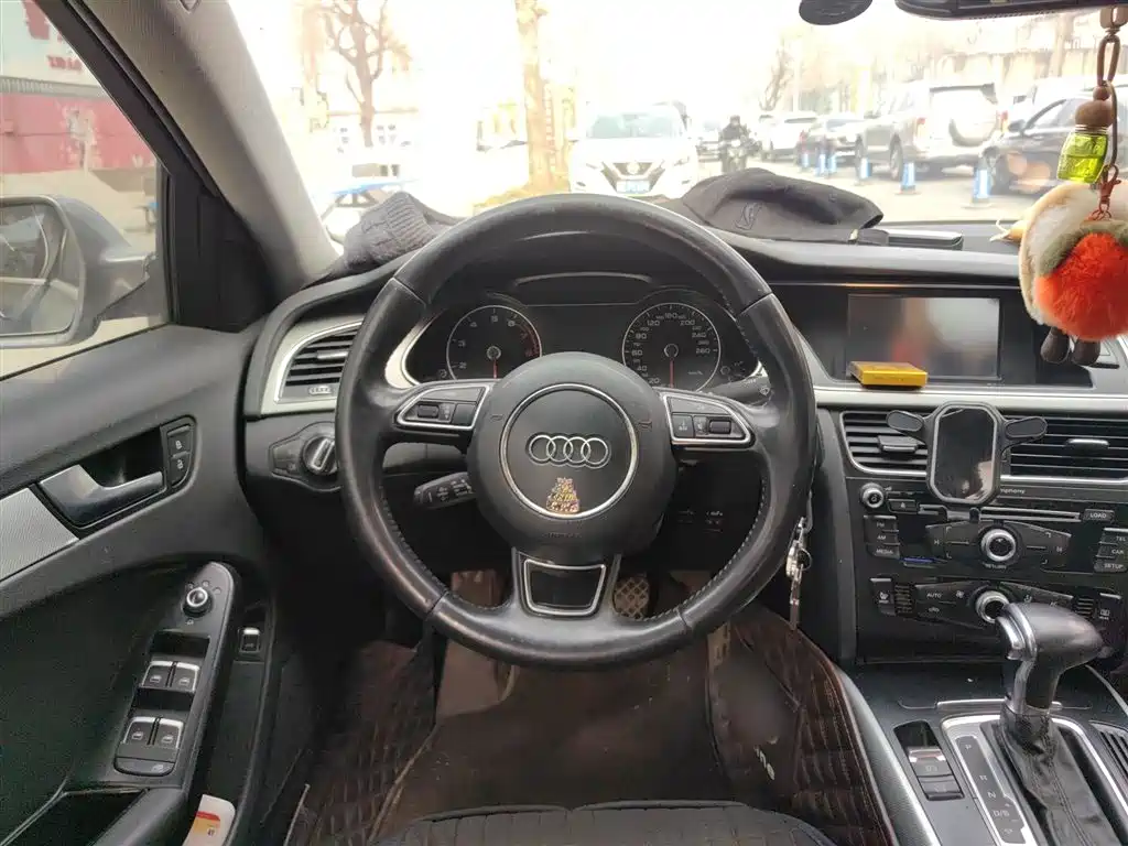 Audi A4L 2013 35 TFSI Automatic Standard фото 3