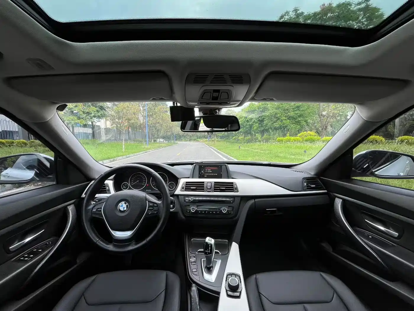 BMW 3 Series GT 2013 Model 320i Leading фото 5