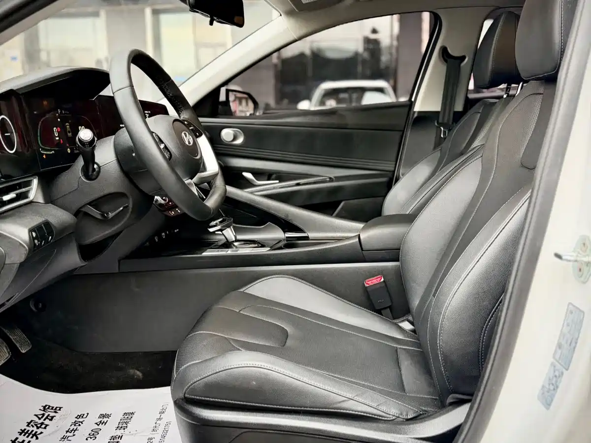 Hyundai Elantra 2023 Model 1.5L CVT LUX Premium Edition фото 10