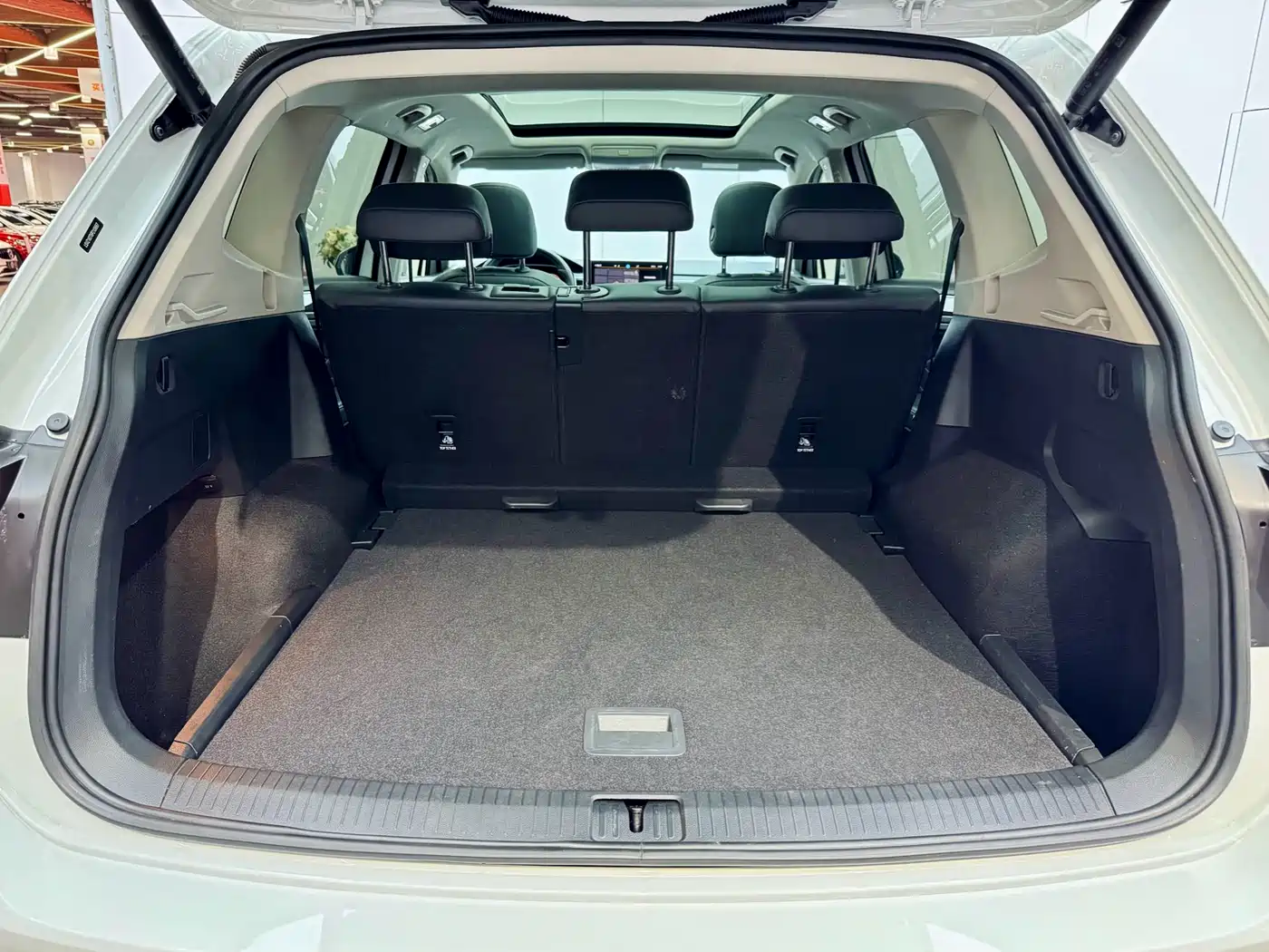 Volkswagen Tiguan L 2024 330TSI Automatic 2WD R-Line Premium Enjoyment Edition фото 23