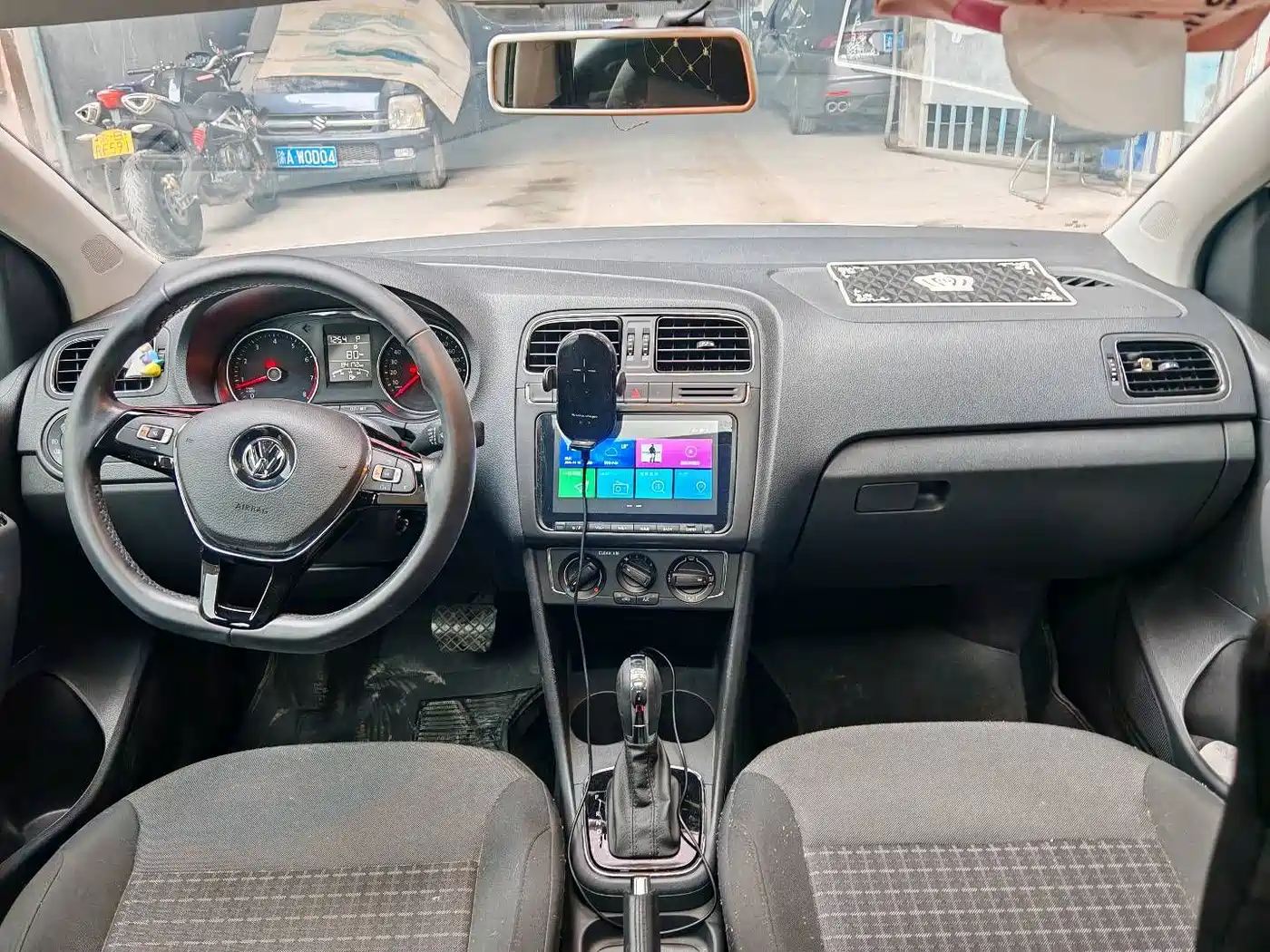 Volkswagen Polo 2016 1.6L Automatic Comfort фото 7