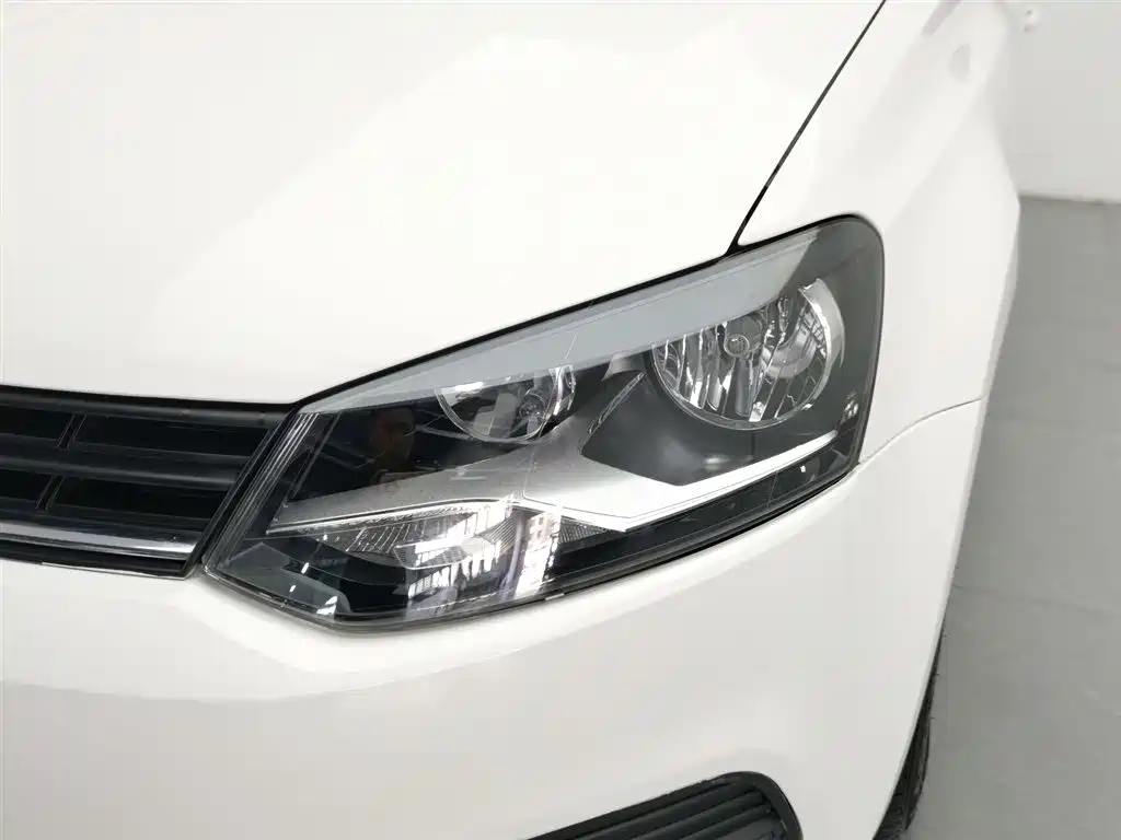 Volkswagen Polo 2016 1.4L Automatic Trend фото 7