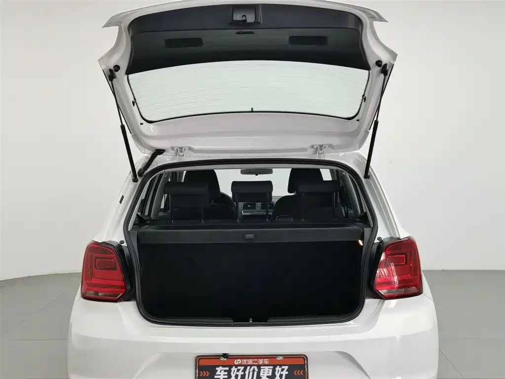 Volkswagen Polo 2016 1.4L Automatic Trend фото 16