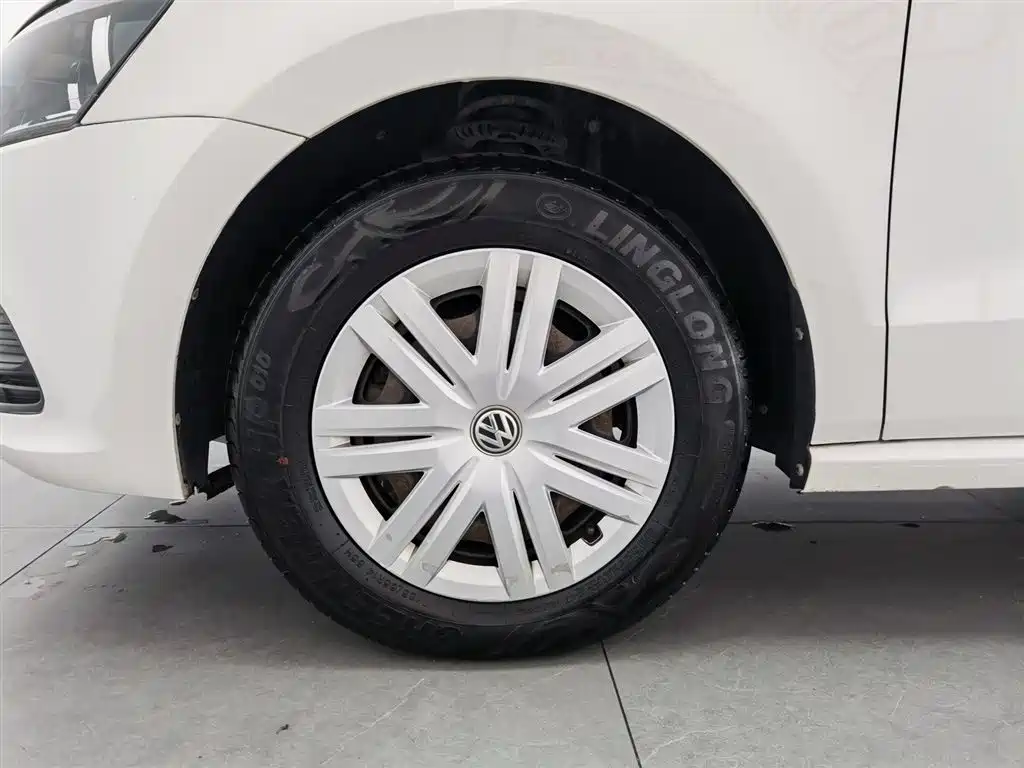Volkswagen Polo 2016 1.4L Automatic Trend фото 17
