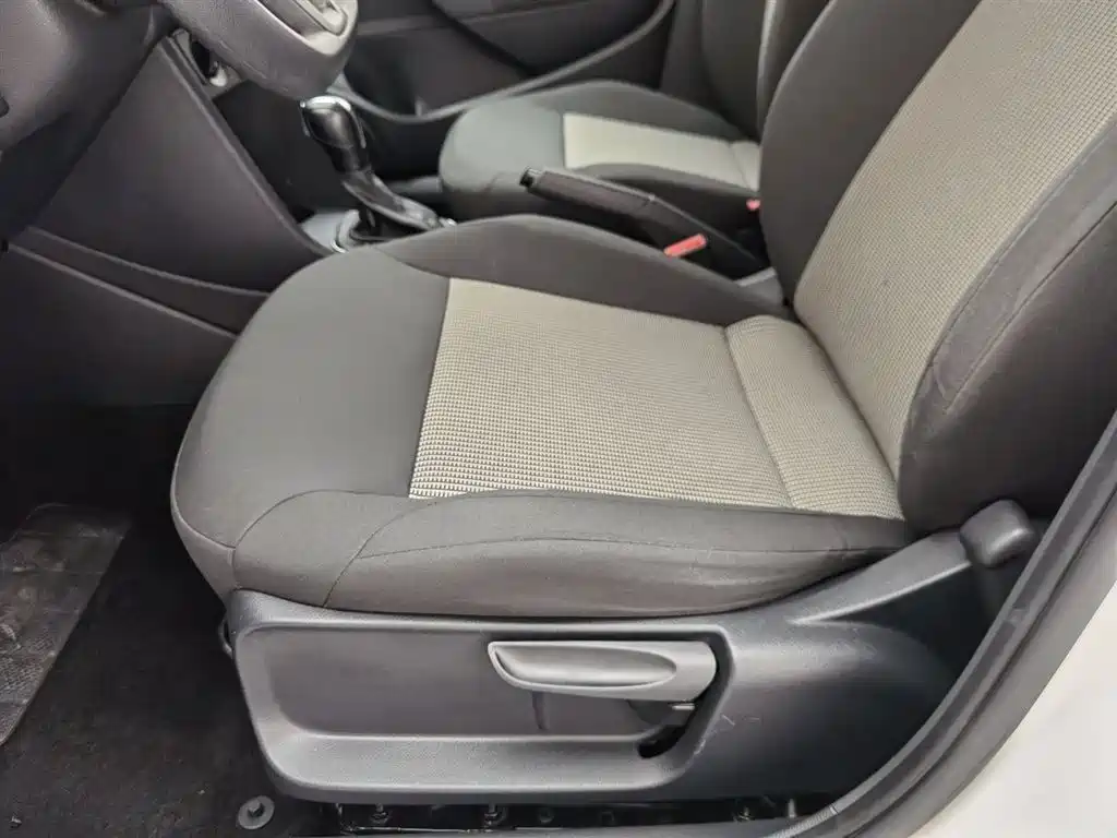 Volkswagen Polo 2016 1.4L Automatic Trend фото 20