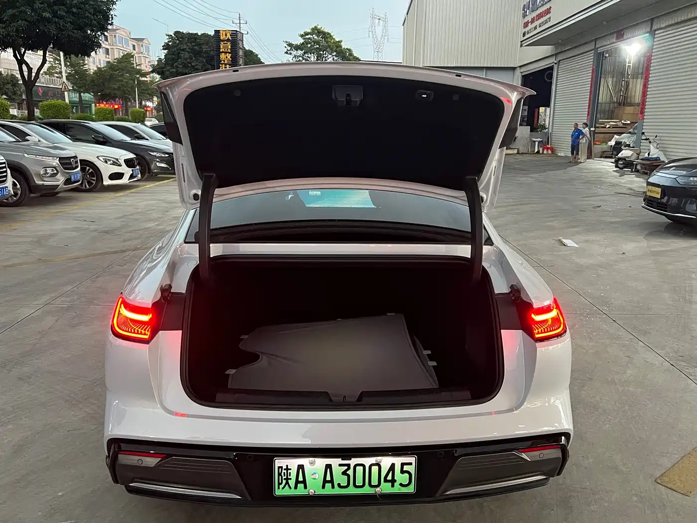 Geely Galaxy Galaxy E8 2025 700km Long Voyage Smart Drive Edition фото 10