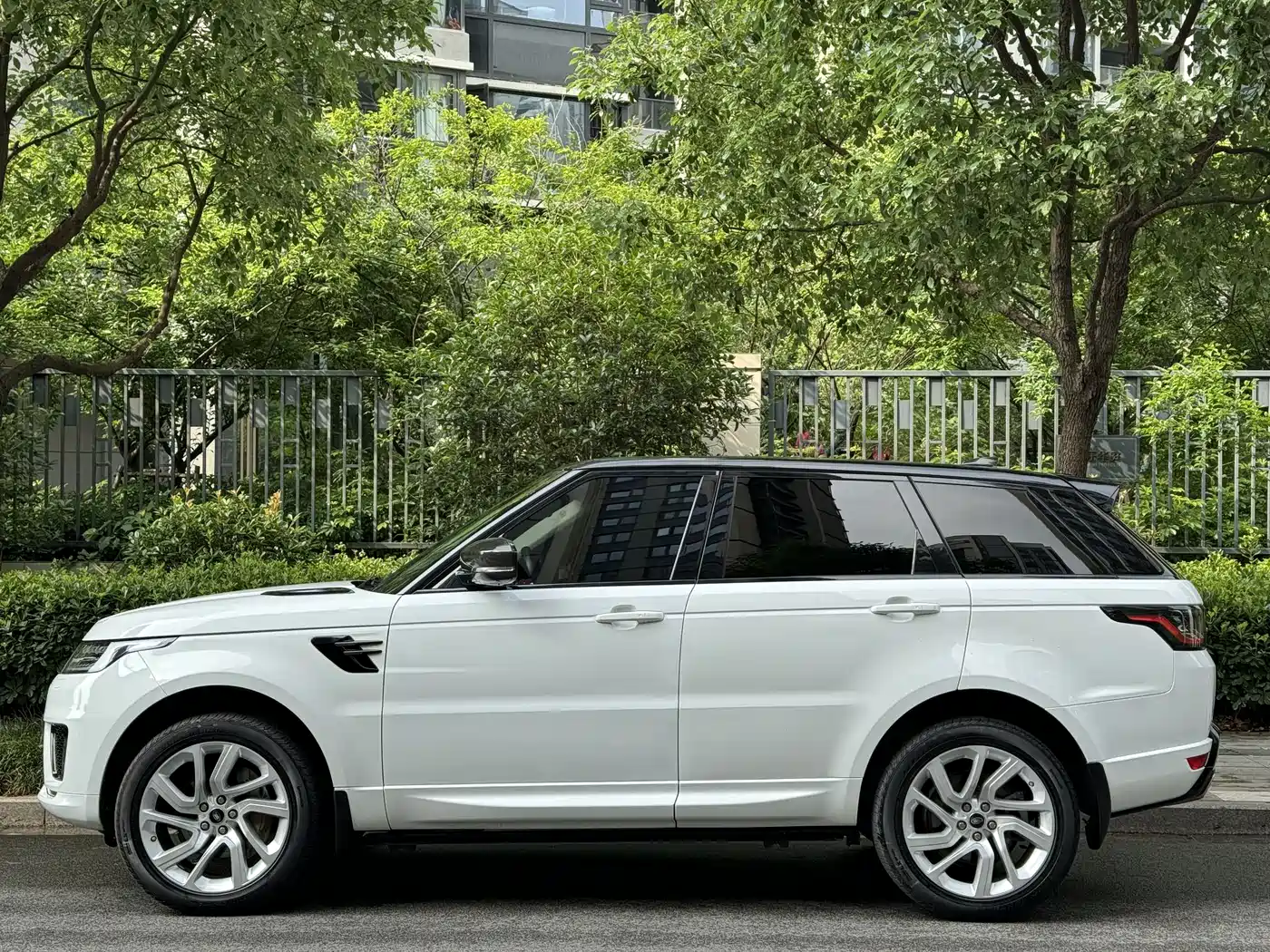 Land Rover Range Rover Sport 2020 3.0 L6 HSE DYNAMIC фото 3