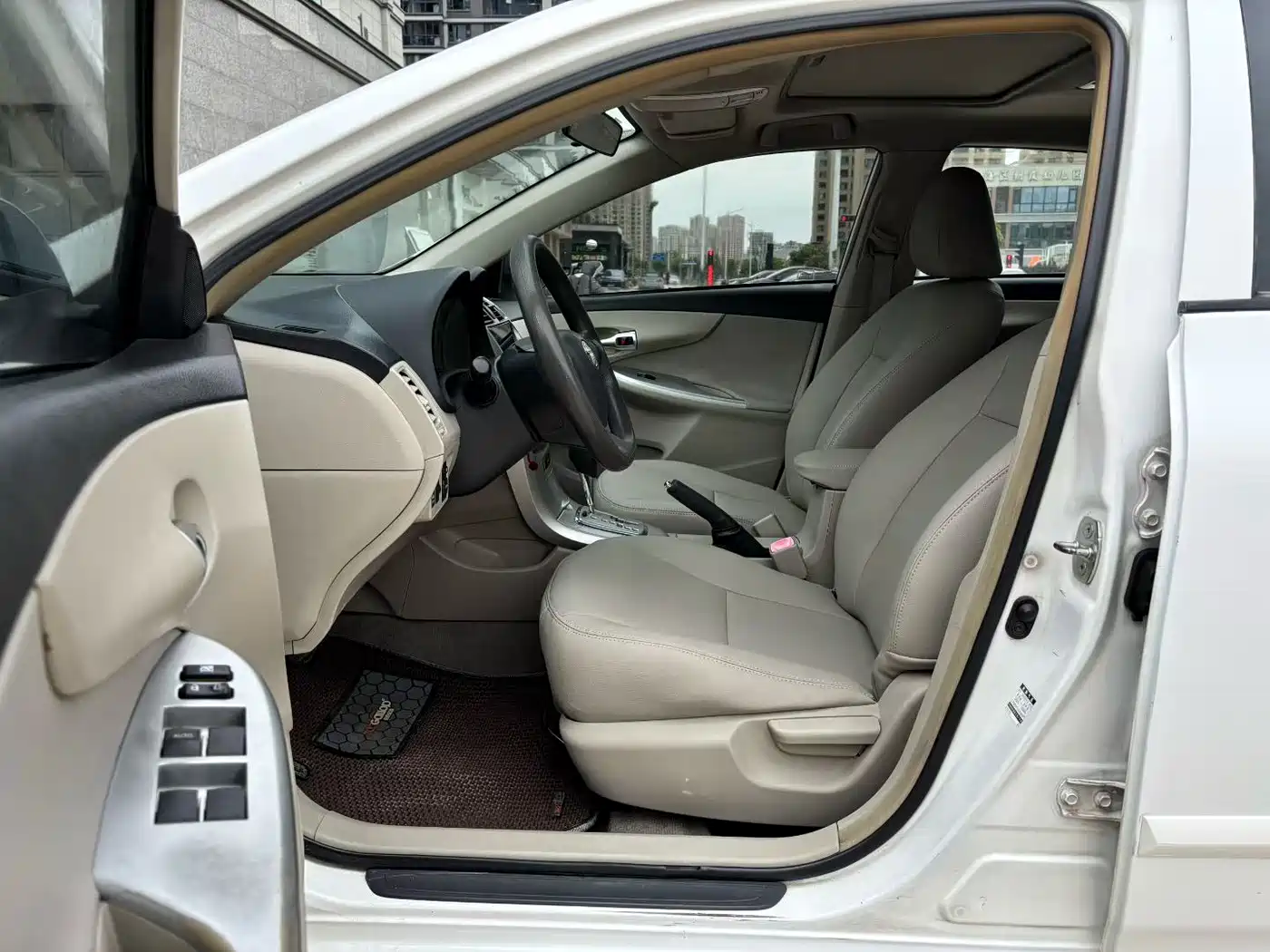 Toyota Corolla 2011 Model 1.6L Automatic GL Sunroof фото 3